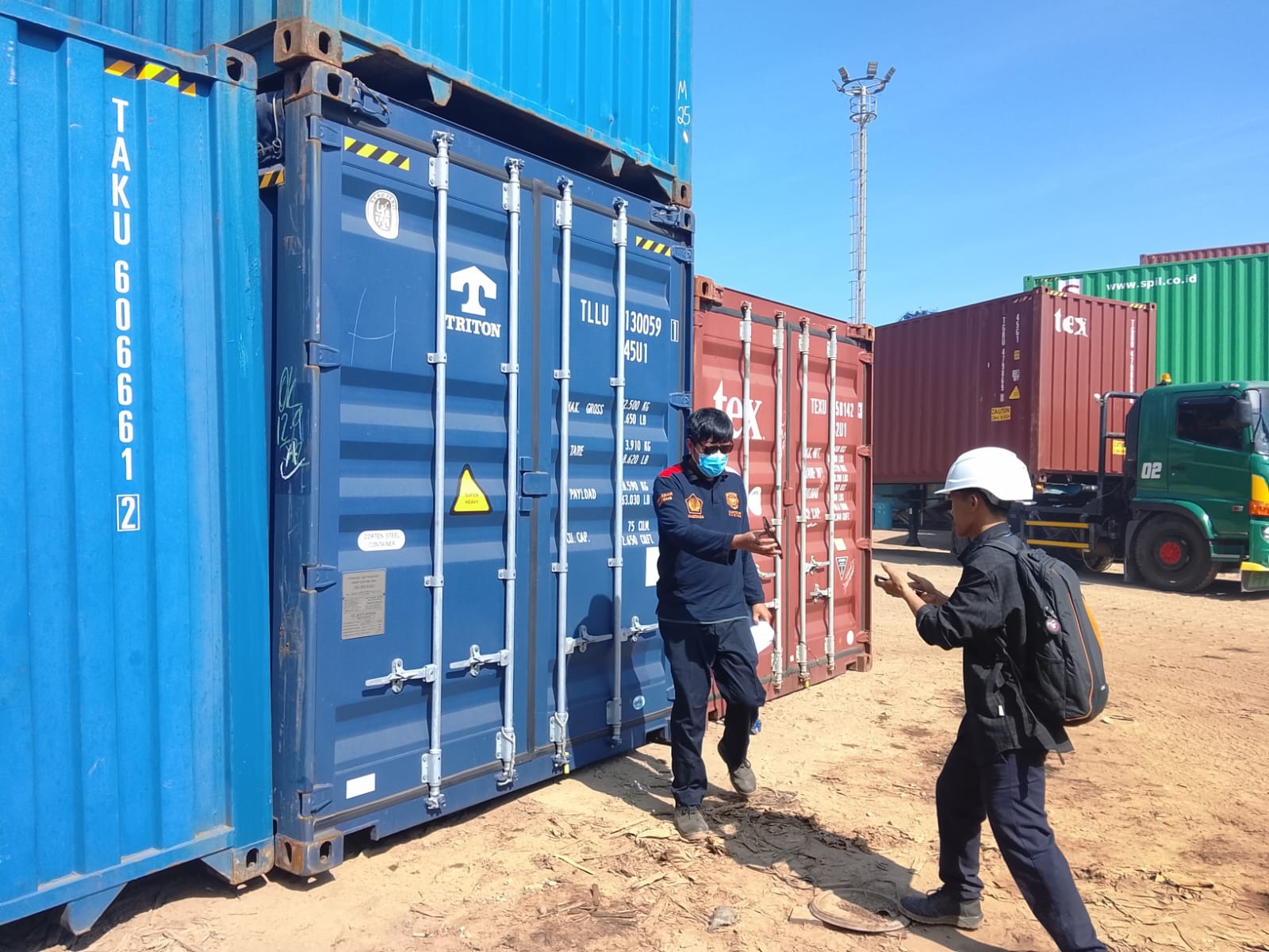 memantau container yang akan di kirim